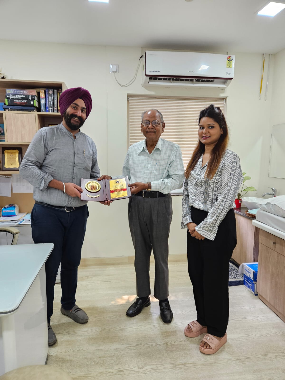 DRDO- केंद्रीय कर्मचारी कल्याण समन्वय समिति इंदौर द्वारा डॉ. छाबड़ा को मिला सम्मान