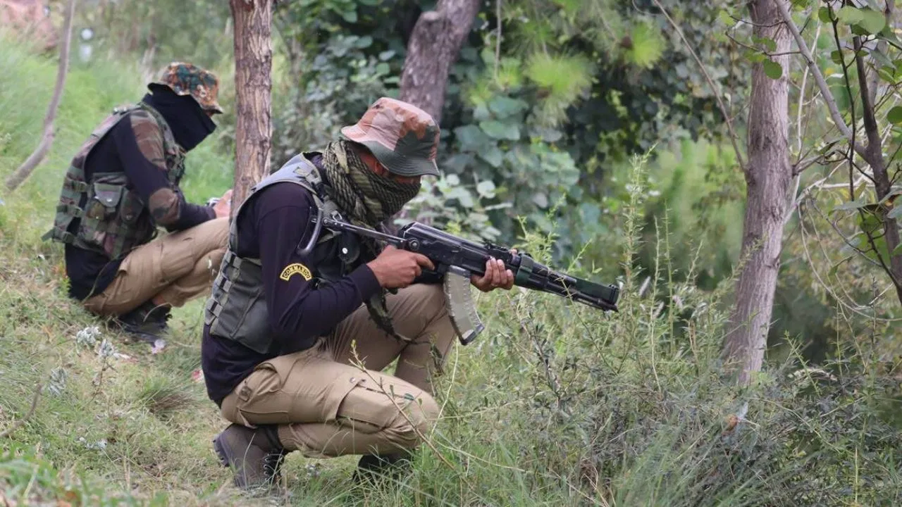 Jammu Kashmir: J&K में सुरक्षा बलों की बड़ी जीत, कुपवाड़ा में घुसपैठ कर रहे दो आतंकी ढेर, इलाके में सर्च ऑपरेशन जारी