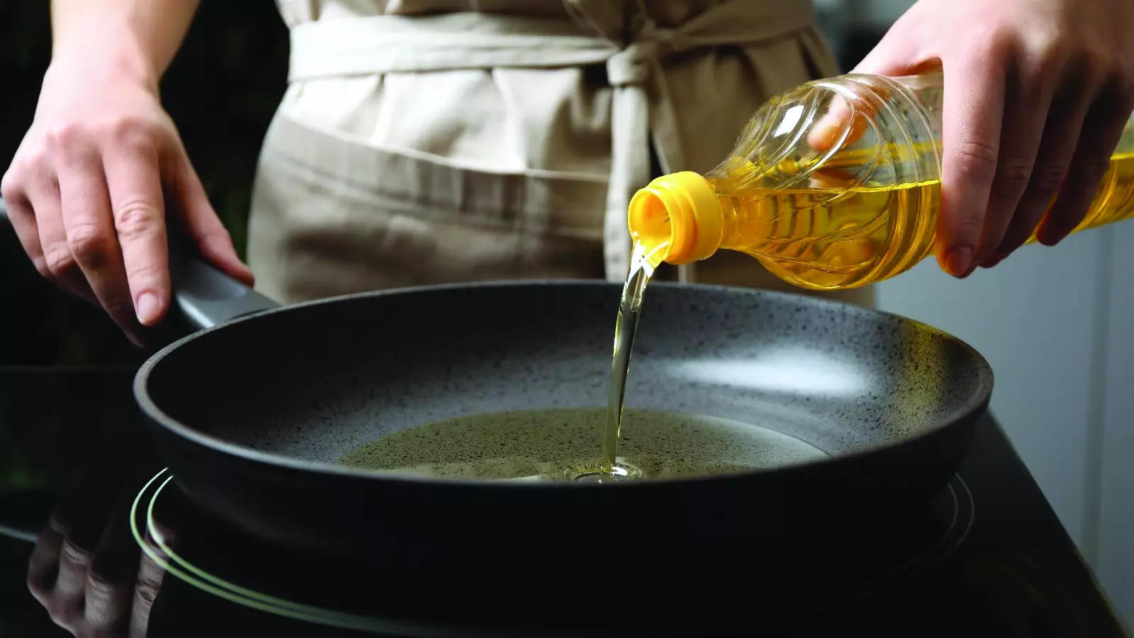 Cooking Oil Prices: दिवाली से पहले आम लोगों की जेब पर बढ़ा बोझ, महंगा हुआ खाद्य तेल