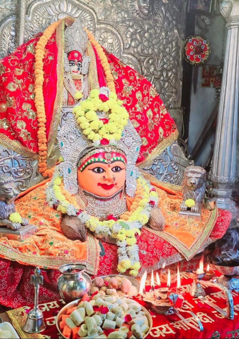 Live Darshan: हमारे साथ कीजिए देश और दुनिया के प्रमुख मंदिरों के लाइव दर्शन