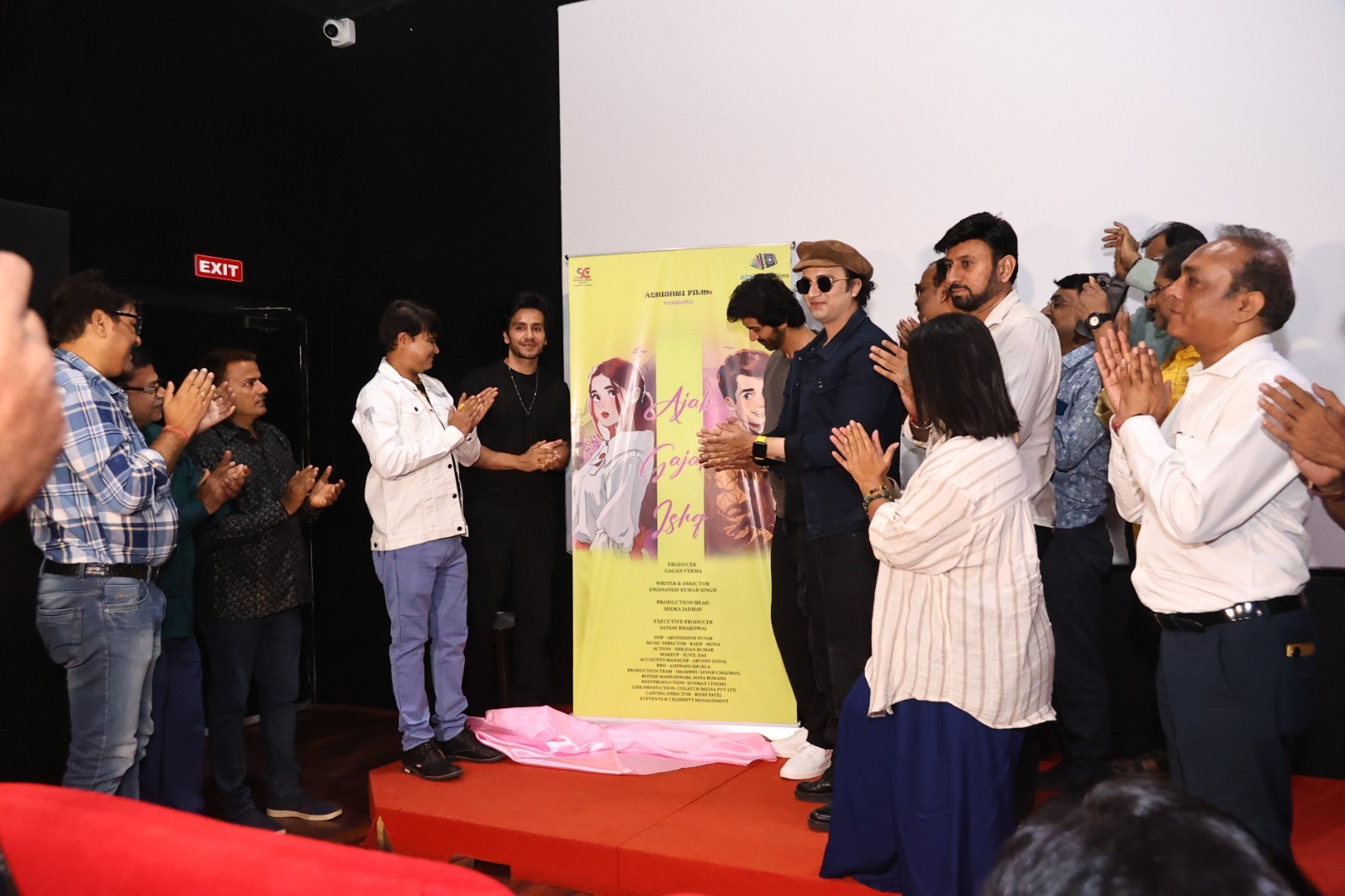 फ़िल्म "अजब गजब इश्क" की इंदौर में होगी शूटिंग, मेकर्स ने पोस्टर किया लॉन्च, अभिनेता महेश ठाकुर की विशेष भूमिका