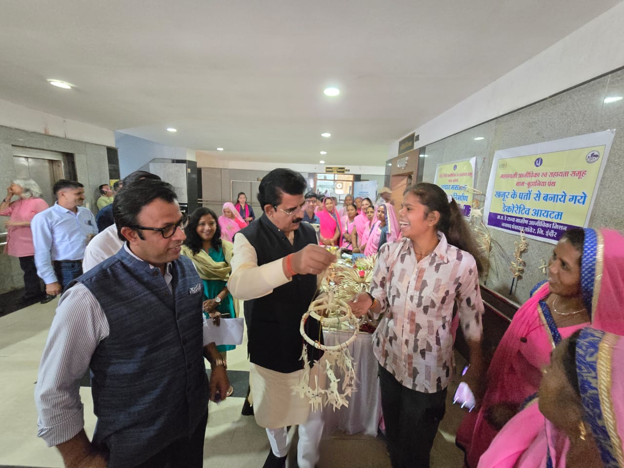 इंदौर की स्वयं सहायता समूह की महिलाओं को डिजिटल सक्षम बनाने की दिशा में बड़ा कदम