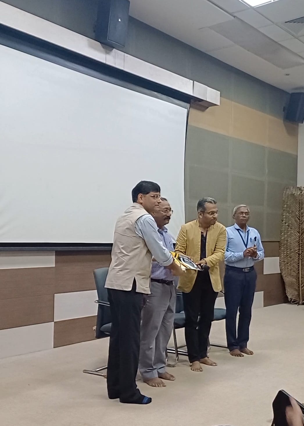 इंदौर के डॉक्टर ने बनाई डाक्यूमेंट्री फिल्म, 11वें गोवा शॉर्ट फिल्म फेस्टिवल में मिला 'बेस्ट नॉन-फिक्शन फिल्म' का अवार्ड