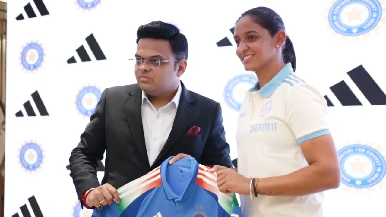 Team India New Jersey: टीम इंडिया की नई जर्सी हुई लॉन्च, अब कंधे पर दिखाई देगा तिरंगे का शेड, BCCI ने जारी की तस्वीरें