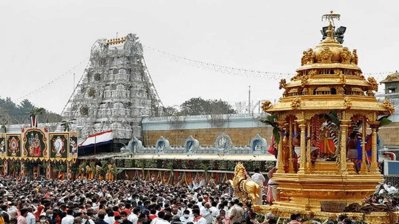 Tirupati Temple: तिरुपति मंदिर में लाइन की टेंशन खत्म, बदल गए नियम... अब होंगे दो घंटे में दर्शन, VIP कोटा बंद
