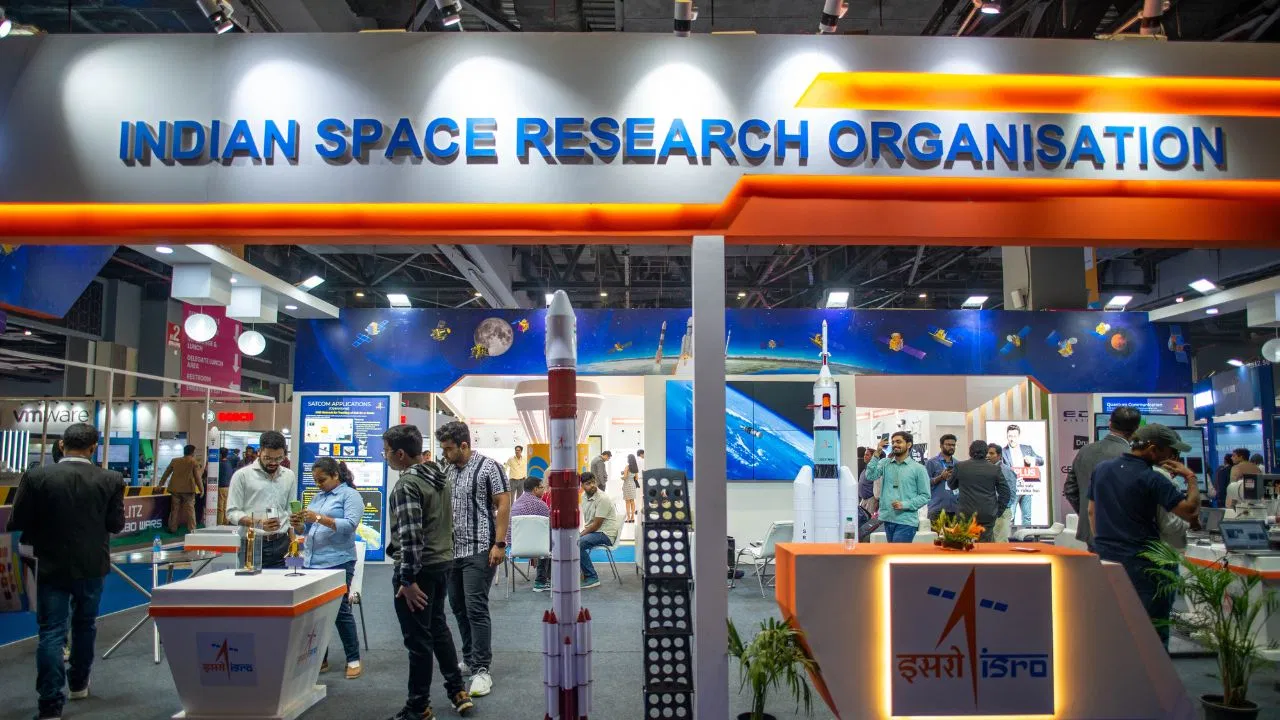 आज इतिहास रचेगा ISRO, स्पेस में भेजेगा ये दो सेटेलाइट, जानें क्यों खास है ये मिशन
