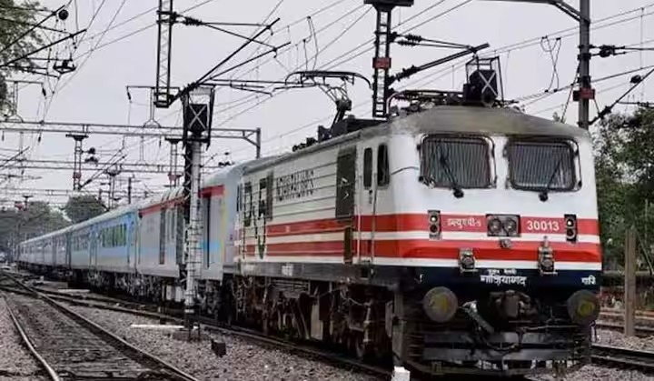 भारतीय रेलवे को भी चुकाना पड़ता हैं बिजली बिल, एक दिन का खर्च जानकर रह जाएंगे हैरान