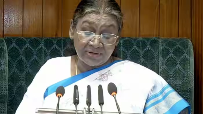 संसद में राष्ट्रपति का 59 मिनट का भाषण, राहुल ने कहा 'बोरिंग', सोनिया ने 'बेचारी', BJP ने भी दिया जवाब