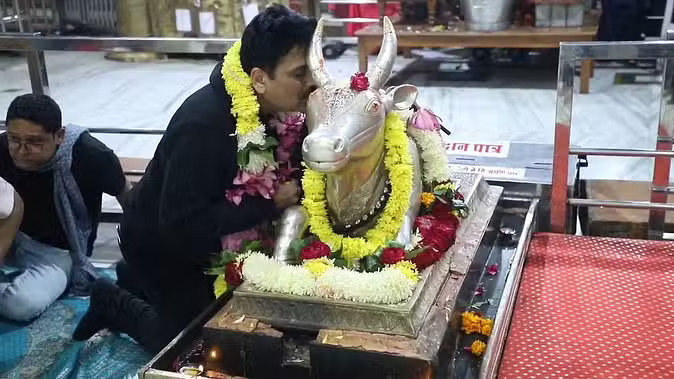 शैलेश लोढ़ा ने किए बाबा महाकाल के दर्शन, बोले 'ईश्वर से माँगा नहीं, जो दिया उसके लिए आभार व्यक्त करने आया हूँ'