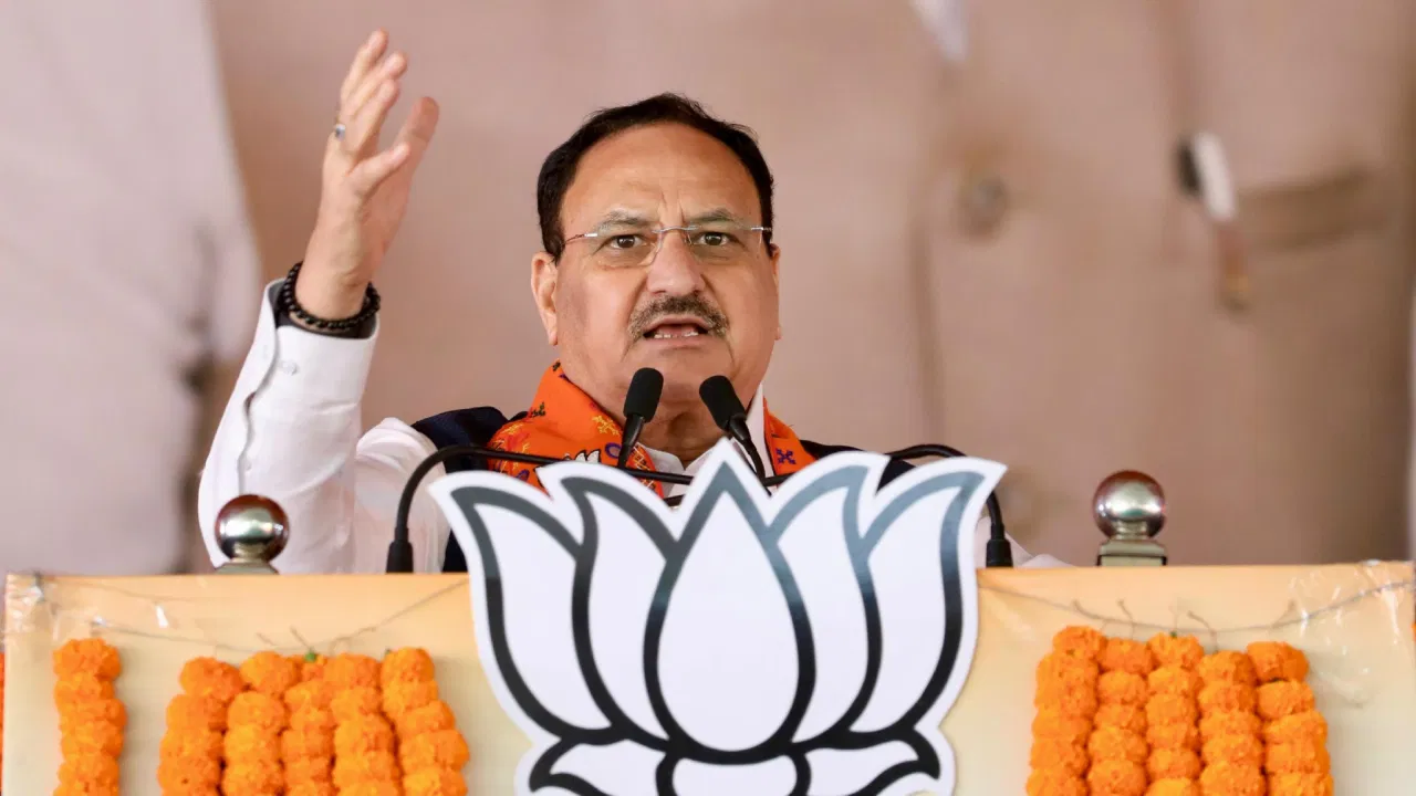 Delhi BJP Manifesto: मुफ्त सिलेंडर, हर महीने महिलाओं को 2500 रूपये...अगर सरकार में आ गई BJP तो दिल्लीवालों का क्या-क्या देगी?