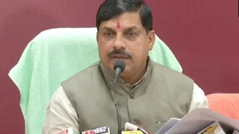 जहरीले कचरे के विरोध में हंगामा, दो युवकों ने किया आत्मदाह का प्रयास, सामने आया सीएम का बयान