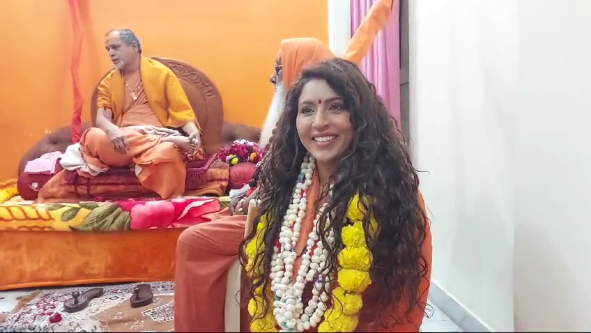 मिस वर्ल्ड टूरिज्म इंडिया रह चुकीं इस एक्ट्रेस ने फिल्मी दुनिया से लिया संन्यास, पकड़ी धर्म की राह...शंकराचार्य से ली गुरु दीक्षा