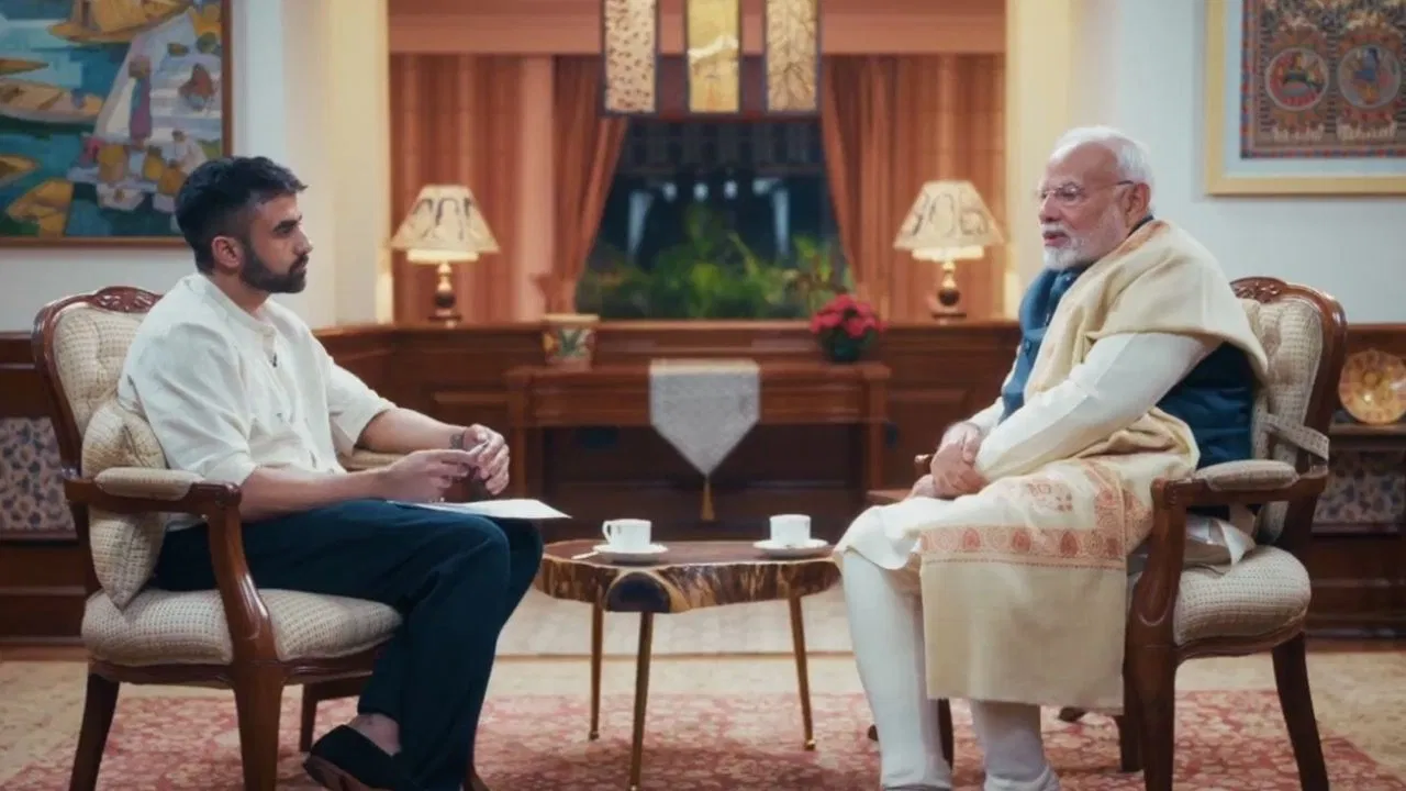 ना पत्रकार हैं, ना फिल्मी स्टार..कौन है वो शख्स, जिन्हे PM मोदी ने दिया अपना पहला पॉडकास्ट इंटरव्यू?
