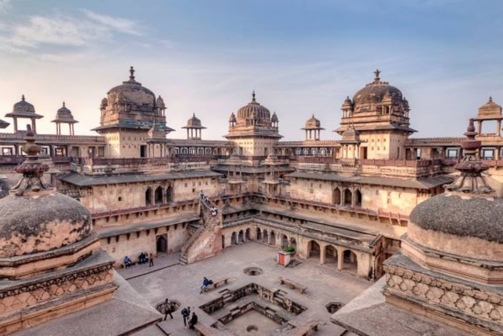 MP Tourism : भारतीय गौरव और सांस्कृतिक धरोहर के प्रतीक हैं ये ऐतिहासिक किले, इनकी खूबसूरती देख रह जाएंगे हैरान