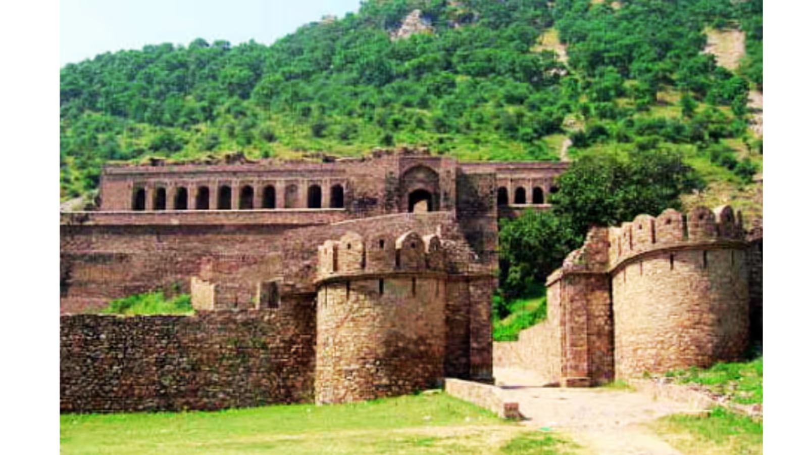 MP Tourism : भारतीय गौरव और सांस्कृतिक धरोहर के प्रतीक हैं ये ऐतिहासिक किले, इनकी खूबसूरती देख रह जाएंगे हैरान