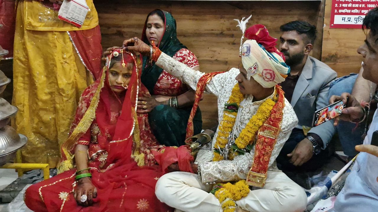 दूल्हा बारात लेकर पहुंचा अस्पताल