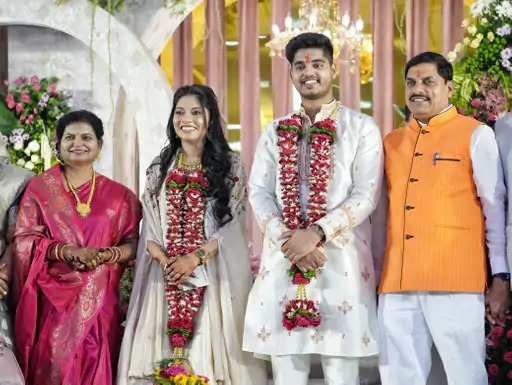 सियासत के बीच रिश्तों की मिठास, CM मोहन यादव के छोटे बेटे डॉ. अभिमन्यु की हुई सगाई, किसान की बेटी बनने जा रही मुख्यमंत्री की बहू
