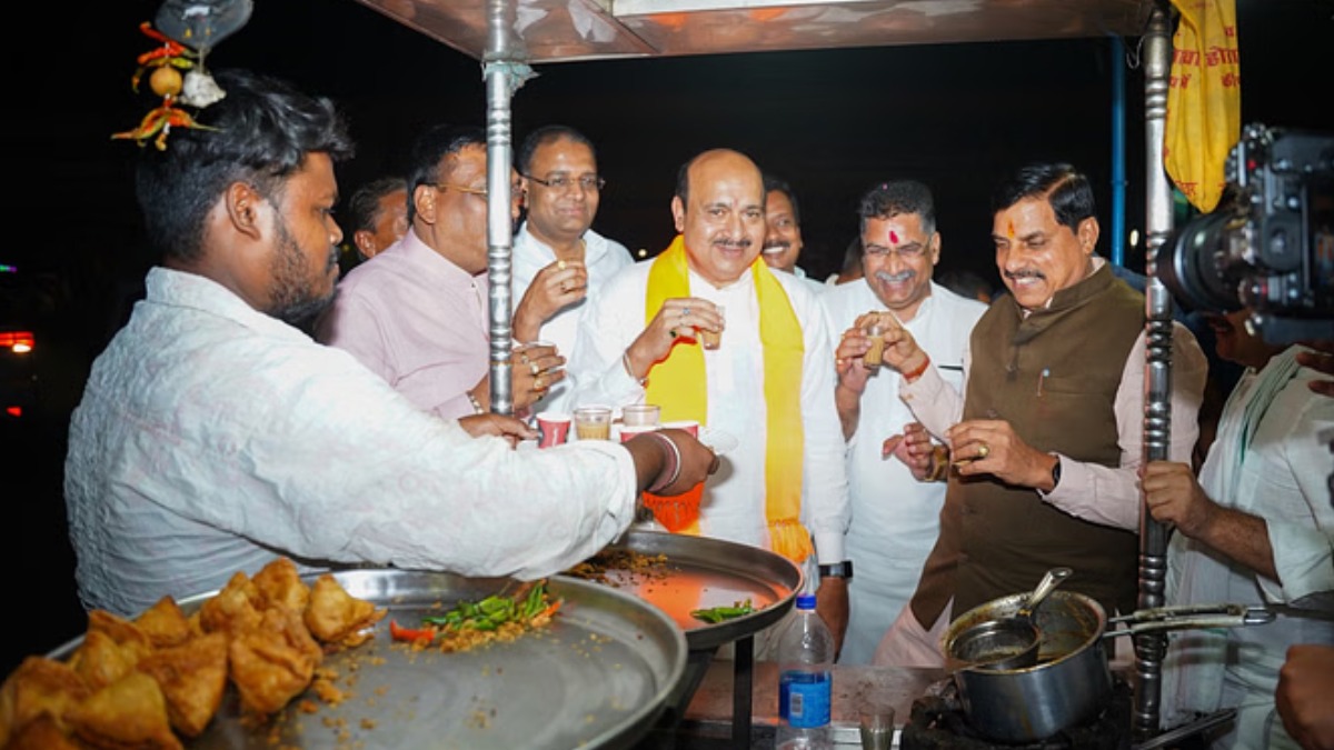CM की सादगी ने जीता दिल, सरकारी काफिला रुकवाकर सड़क किनारे ली चाय की चुस्की, ऑनलाइन किया भुगतान