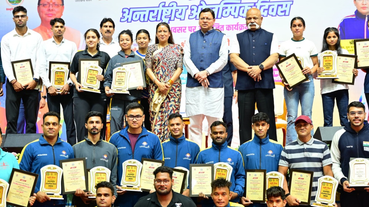 खिलाड़ियों को मिलेगी नई उड़ान, CM धामी ने इंटरनेशनल और नेशनल लेवल पर पदक जीतने वाले खिलाड़ियों को किया सम्मानित