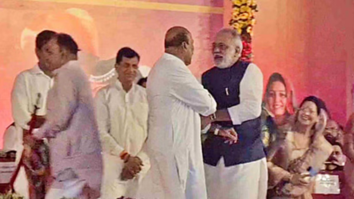 सीएम के कार्यक्रम में हुआ विवाद, मंच छोड़कर जाने लगे केंद्रीय मंत्री, उनके पीछे भागे पाल समाज के अध्यक्ष और फिर…
