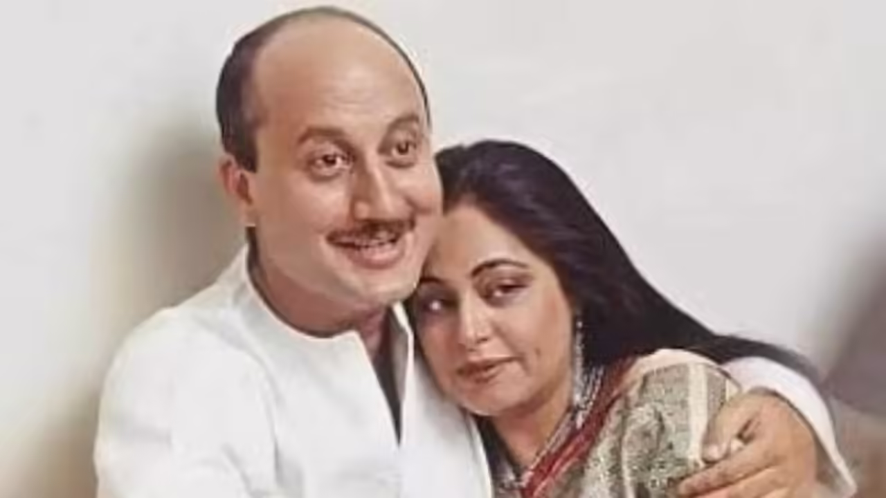 अनुपम खेर ने कबूला प्यार में असफलता, दो शादियों के बाद कहा- “मैंने कभी-कभार चोट पहुंचाई”