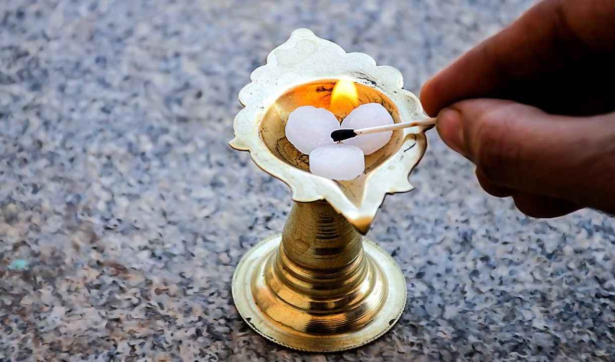 कपूर से बुरी नजर कैसे उतारते हैं?