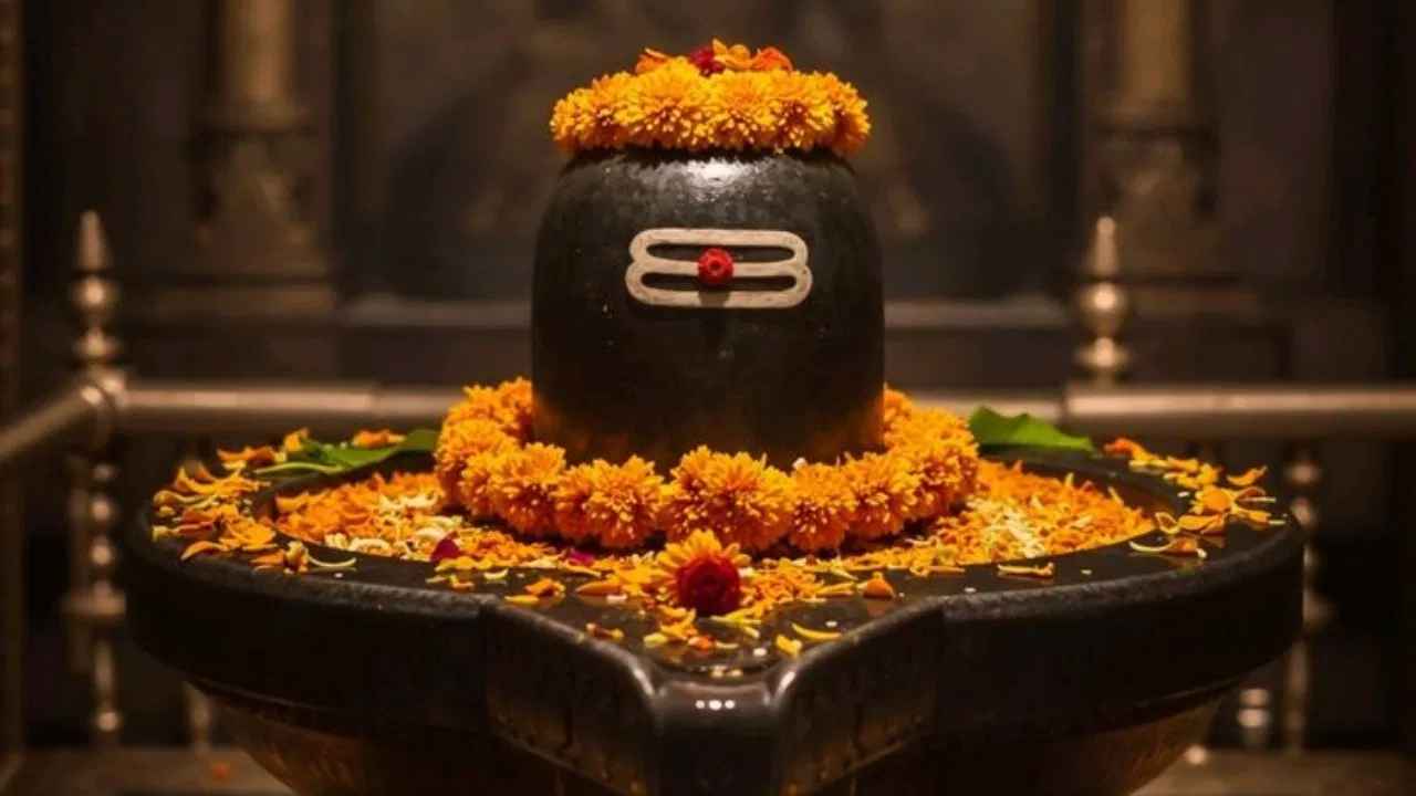 सावन में शिवलिंग पर लौंग क्यों चढ़ाते हैं