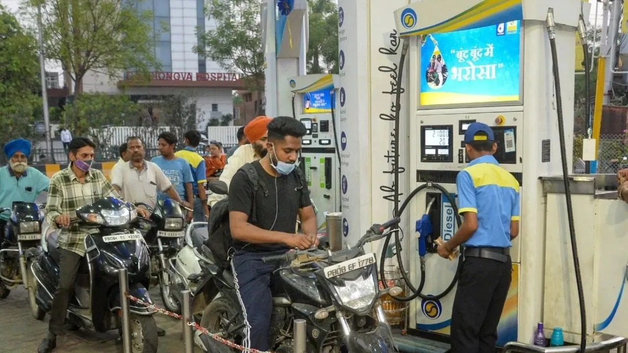 इस तारीख से शहर में बिना हेलमेट के दुपहिया वाहनों को नहीं मिलेगा पेट्रोल, आदेश जारी