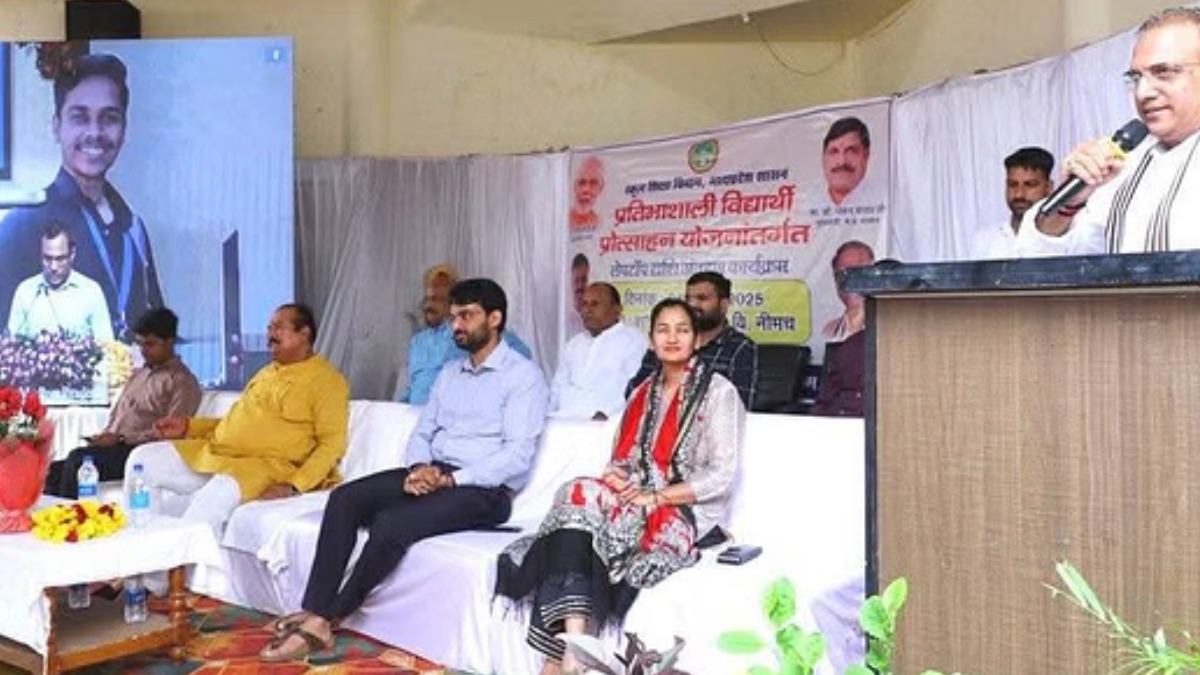 कलेक्टर की उपस्थिति बनी विवाद की वजह, मंच पर गरमाई सियासत, सांसद व पूर्व मंत्री के बीच हुई नोकझोंक