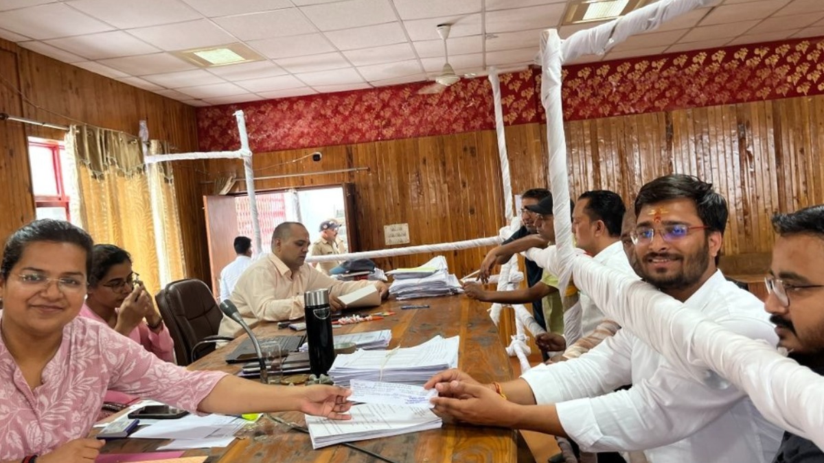 Panchayat Election: प्रधान पद के लिए दिखा उत्साह, तीन गुना से अधिक दर्ज हुए नामांकन