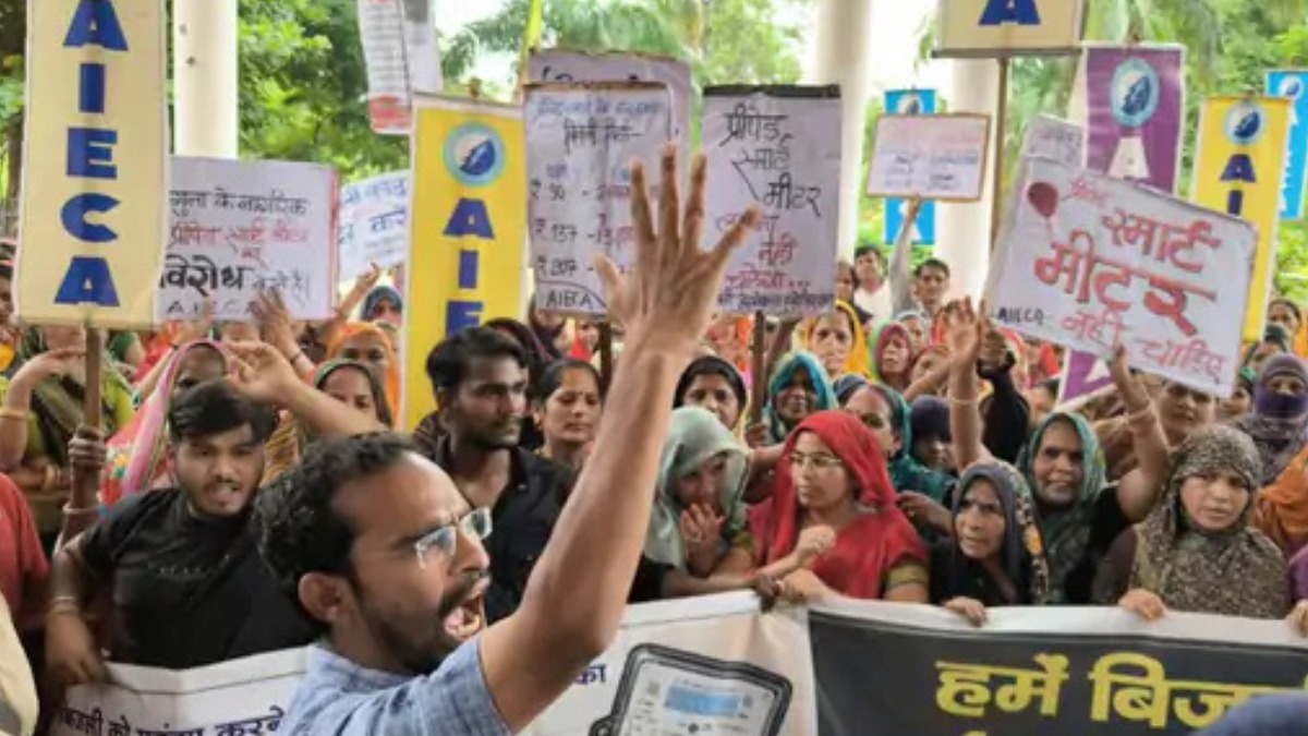 स्मार्ट मीटर ने दिया बड़ा झटका, 49.41 लाख रुपए आया पंखे और बल्ब का बिजली बिल, जनता का फूटा गुस्सा
