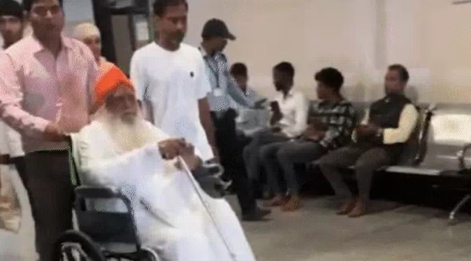 सालों बाद जेल के बाहर नज़र आया आसाराम, एक झलक के लिए उमड़ी भीड़, सुरक्षा में जुटा प्रशासन