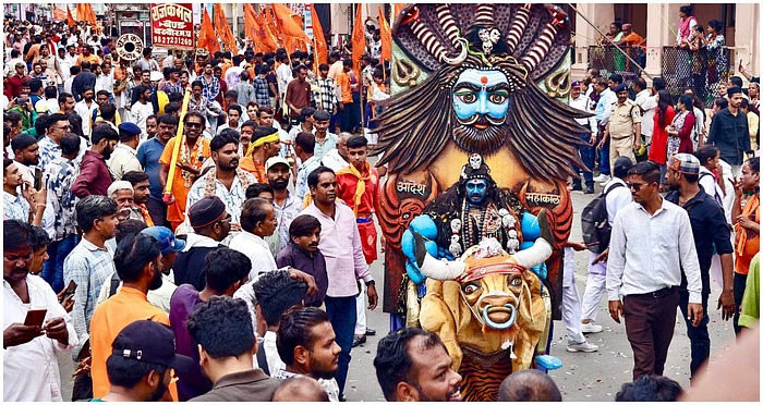 Kanwar Yatra 2025: मालवा की बाणेश्वरी कांवड़ यात्रा में छाया फिल्मी रंग, पुष्पा अंदाज में महाकाल का अभिषेक करने निकले भक्त