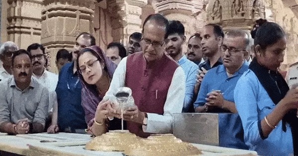 पत्नी को ही भूल गए पूर्व सीएम शिवराज, जब आई याद तो 22 गाड़ियों के काफिले के साथ लिया यू-टर्न, प्रतीक्षालय में बैठी मिलीं साधना