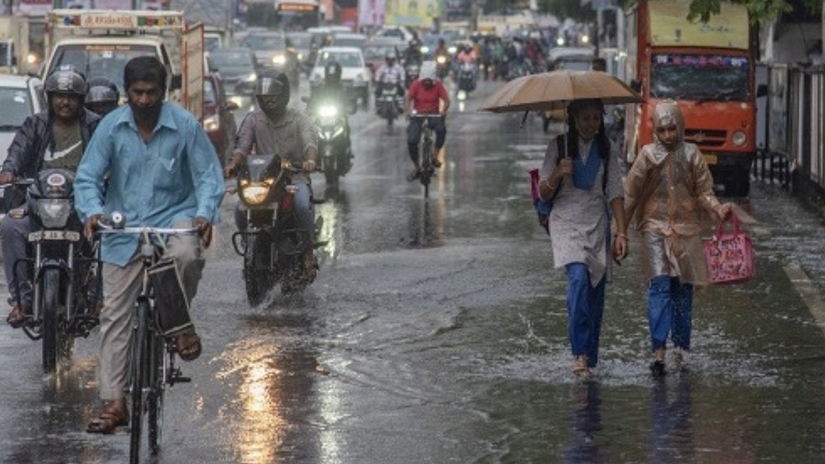 प्रदेश में अगले 24 घंटे में भारी बारिश का अलर्ट, मौसम विभाग ने इन 15 जिलों में जारी की चेतावनी