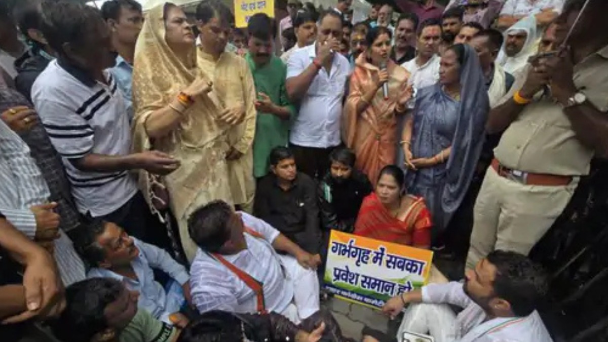महाकाल की नगरी में राजनीतिक तूफान, BJP विधायक गोलू शुक्ला के खिलाफ प्रदर्शन, कांग्रेस ने की कार्रवाई की मांग