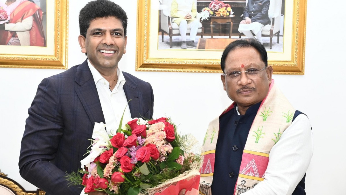 मुख्यमंत्री श्री विष्णु देव साय से केंद्रीय संचार एवं ग्रामीण विकास राज्य मंत्री डॉ. चन्द्रशेखर पेम्मासानी ने की सौजन्य मुलाक़ात