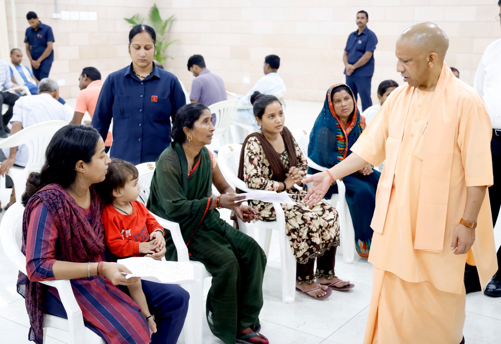 पीएम का वाराणसी आगमन, सीएम योगी तैयारी परखने आएंगे, अफसरों संग करेंगे बैठक