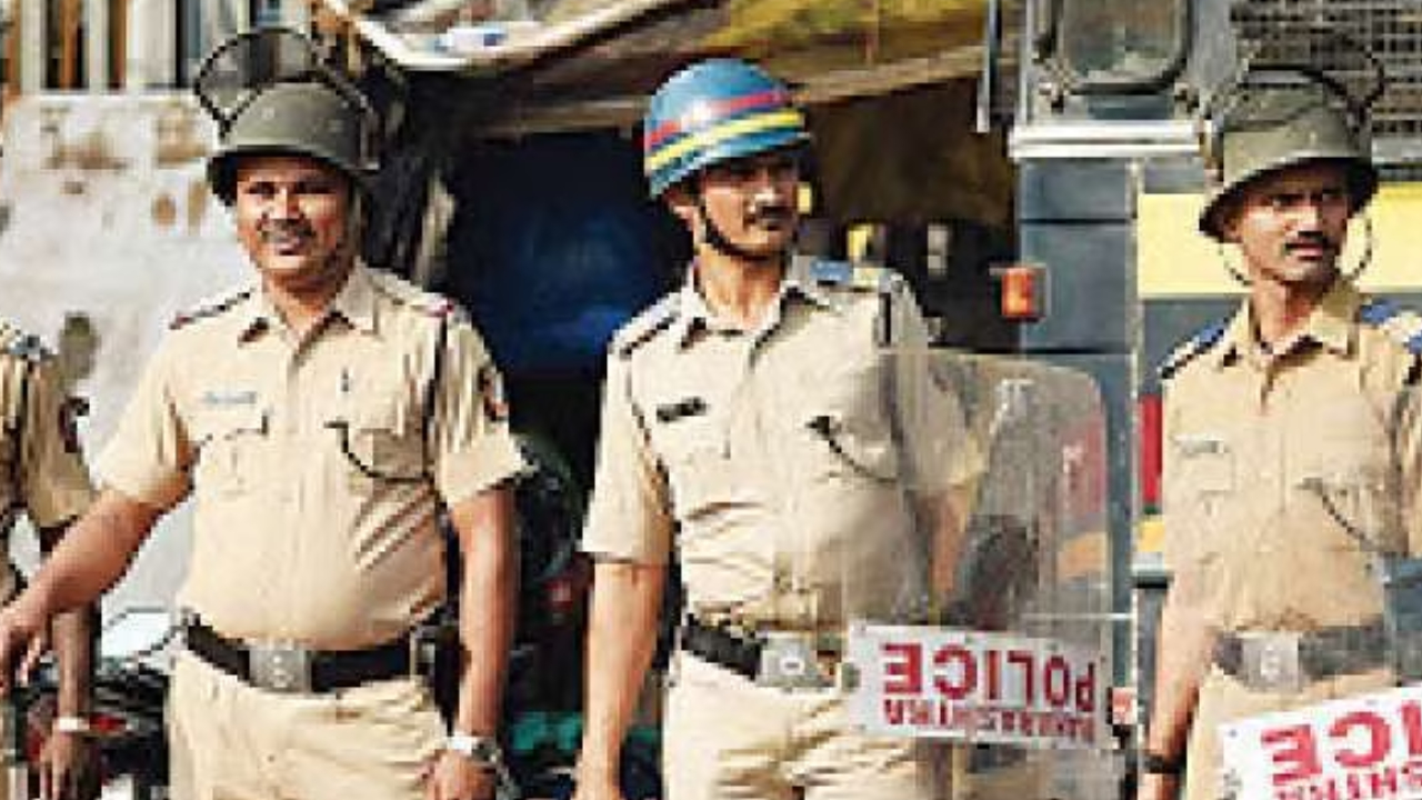TMC नेता रज्जाक खान की सरेराह हत्या, झाड़ियों से निकलकर बदमाशों ने बरसाईं गोलियां