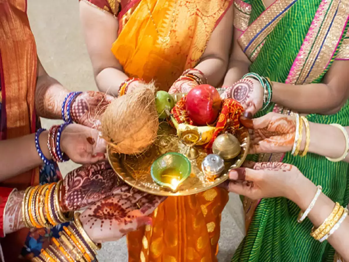 हरियाली तीज पर सुहागन महिलाएं बरतें यह सावधानियां, वरना व्रत हो सकता है खंडित