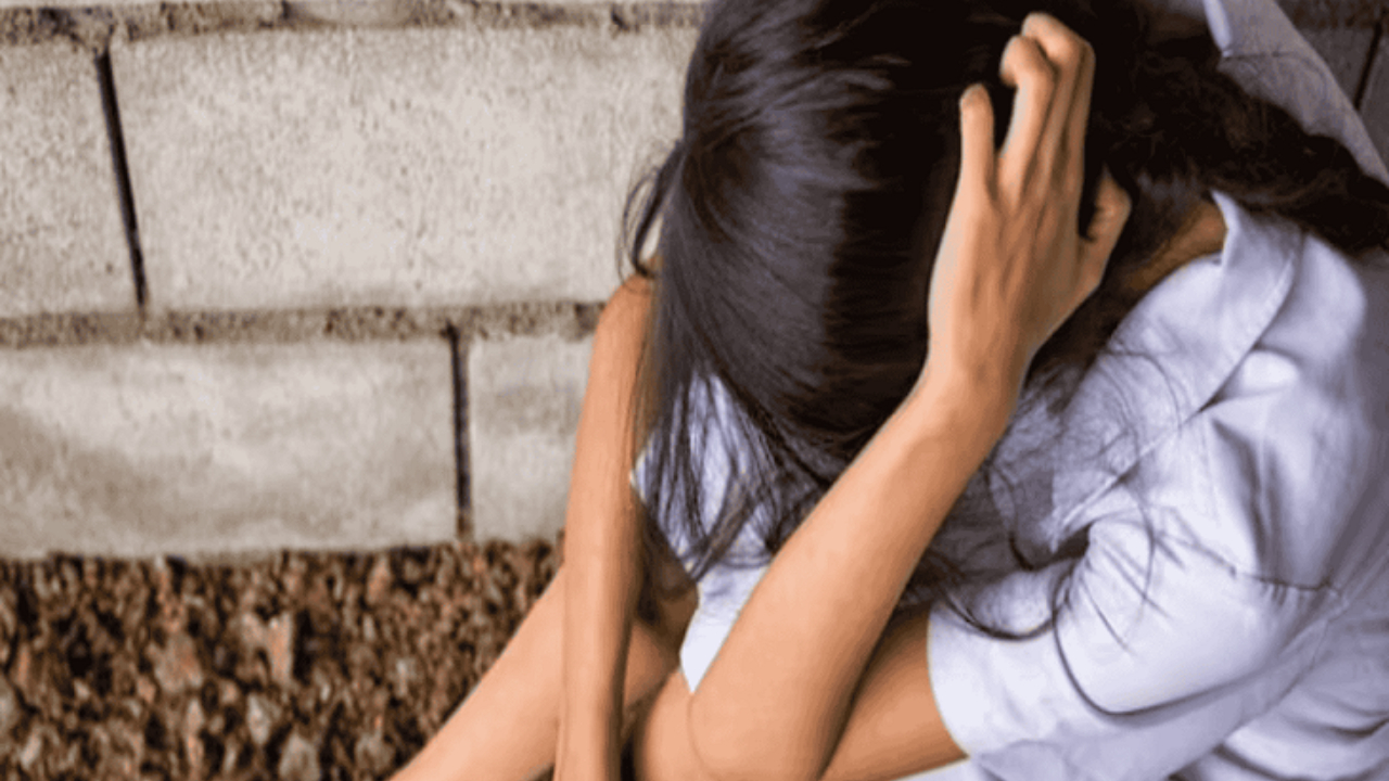 नशीला जूस पिलाकर युवती से रेप, रायपुर में नौकरी का झांसा देकर फंसाया