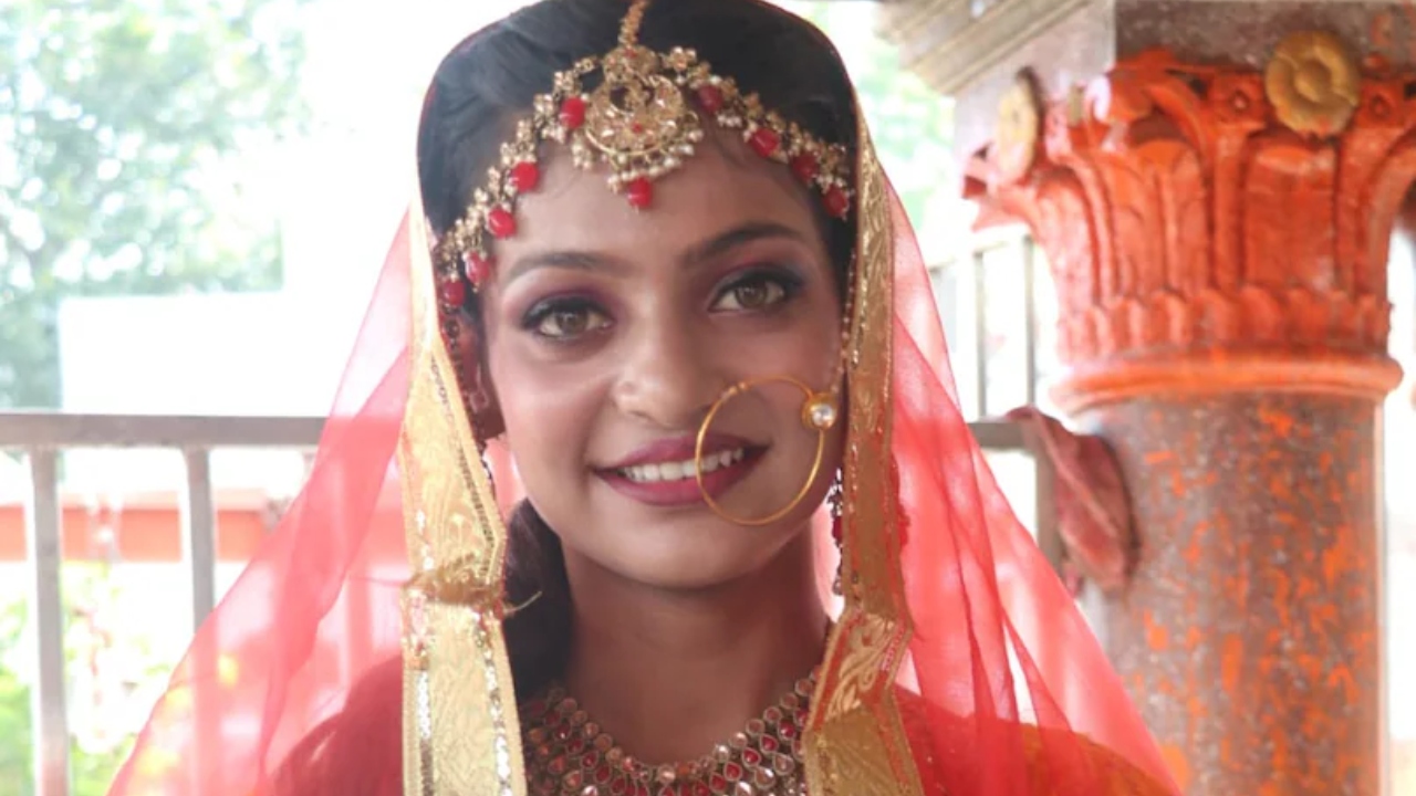 मोनालिसा ने शुरू की ‘द डायरी ऑफ मणिपुर’ की शूटिंग, वायरल हुआ उनका नया लुक
