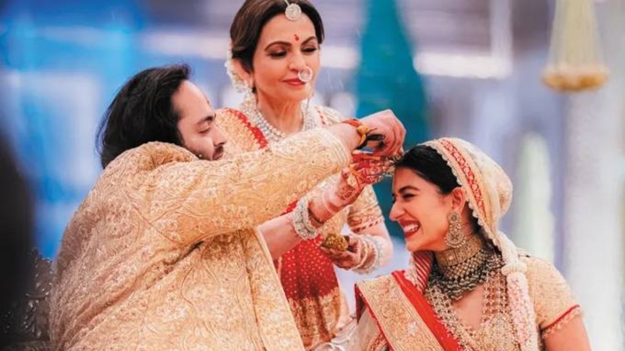 अनंत अंबानी और राधिका मर्चेंट की वेडिंग एनिवर्सरी: शाहरुख-सलमान ने दी बधाई
