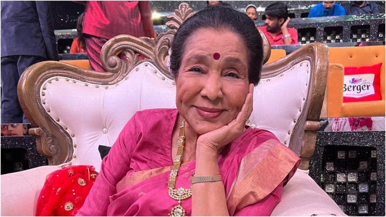 आशा भोसले की मौत की अफवाह पर बेटे आनंद ने कहा – “ये झूठ है”