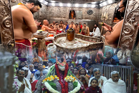 महाकाल भस्म आरती की दर्शन व्यवस्था में हो रहा बड़ा बदलाव, अब बुकिंग के साथ तय होगा बैठने का स्थान, जानिए आगे बैठने के लिए क्या करना होगा