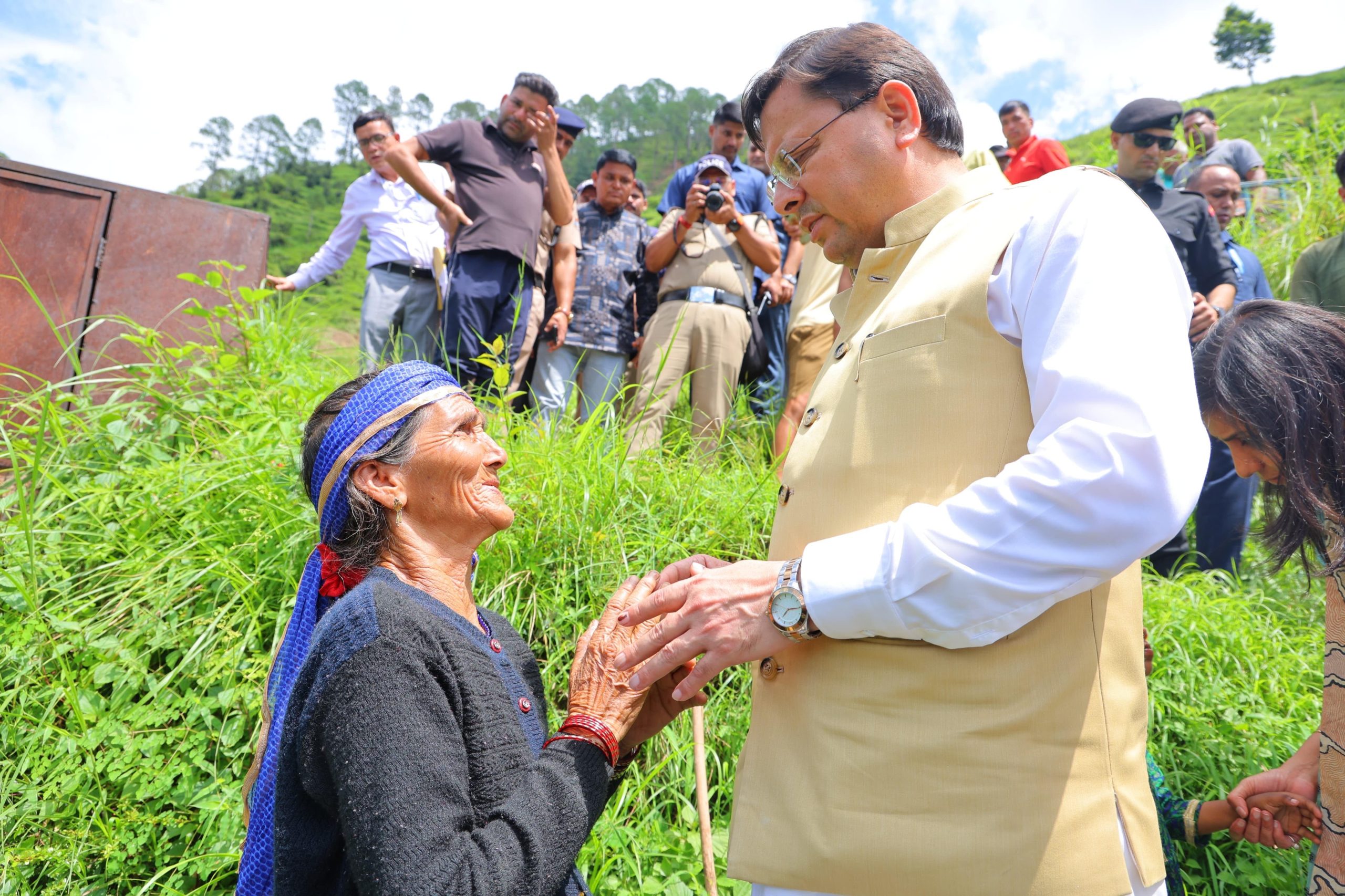 सीएम धामी ने किया बाढ़ प्रभावित क्षेत्रों का निरिक्षण