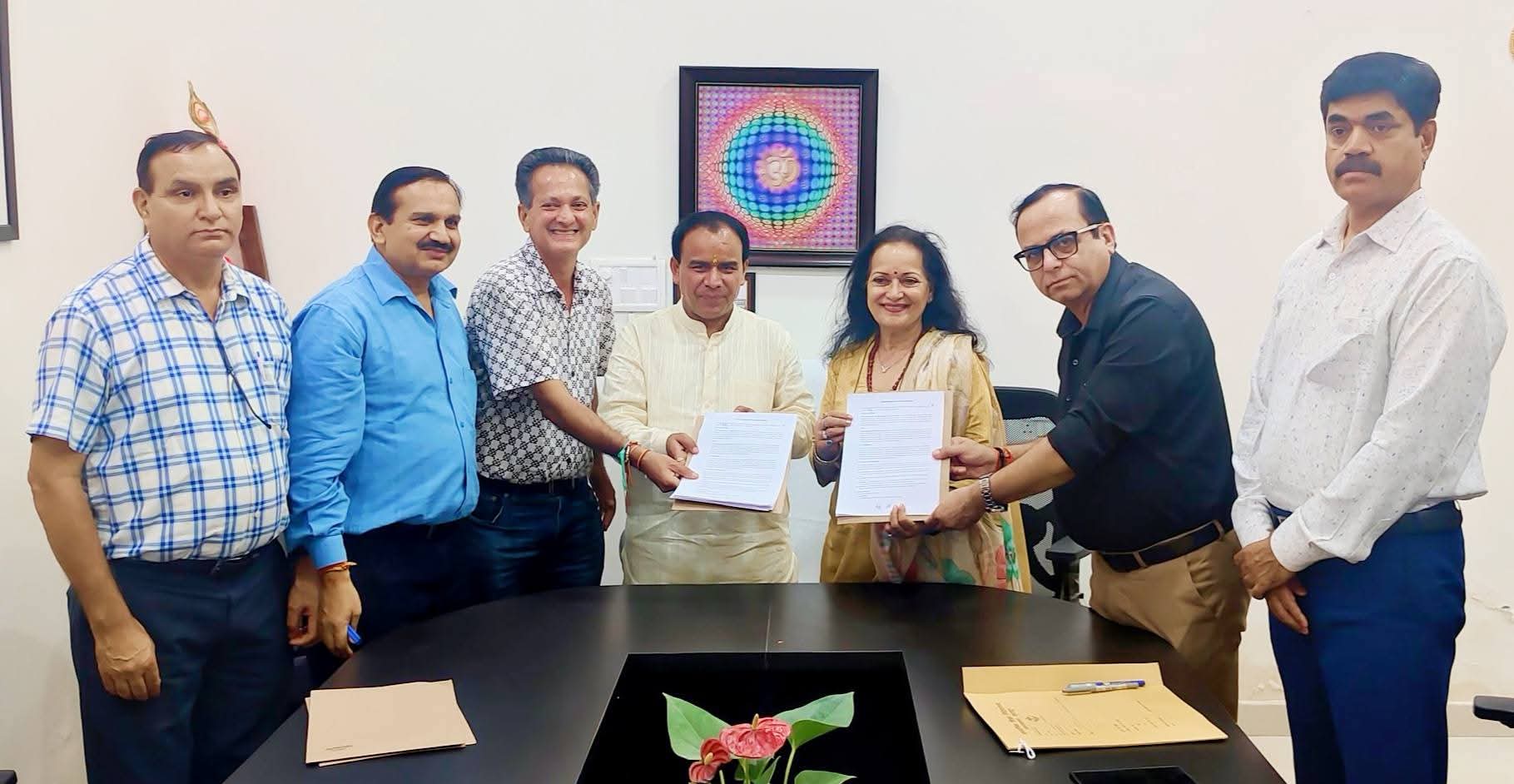 बालिका शिक्षा को प्रोत्साहन देने के लिए ट्रस्ट ने बढ़ाया हाथ, शिक्षा मंत्री डॉ. धन सिंह रावत की मौजूदगी में हुआ समझौता