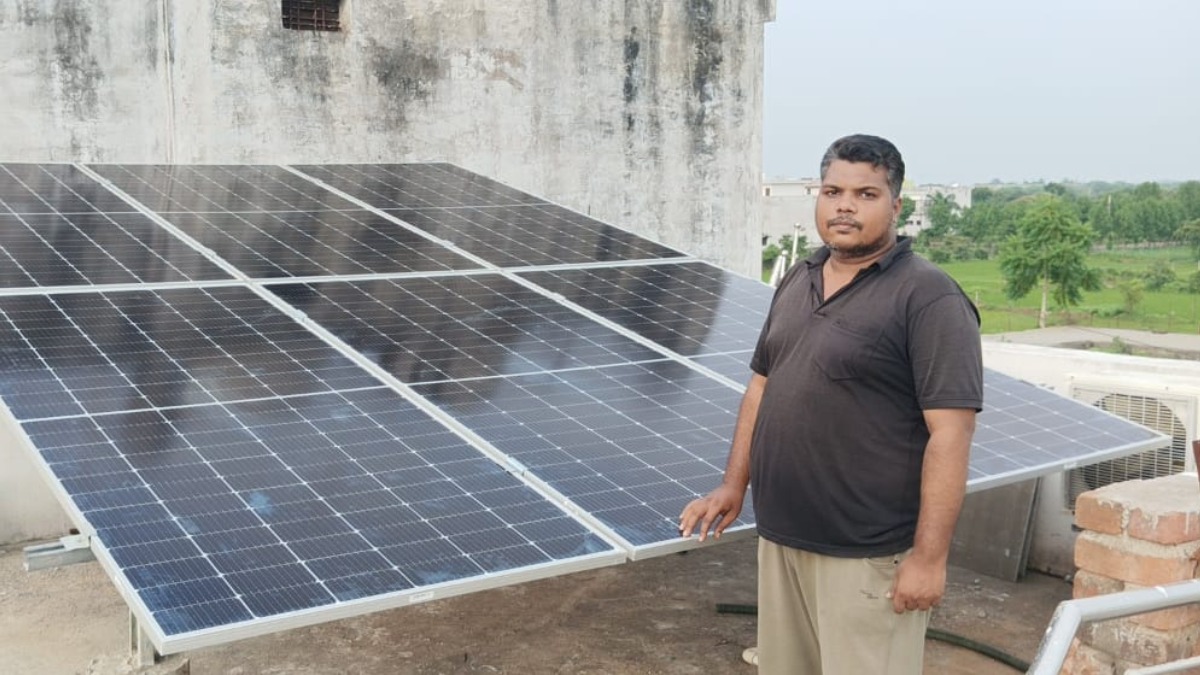 प्रधानमंत्री सूर्यघर मुफ्त बिजली योजना, बिल्हा के शेख जमशेर के हर महीने बच रहे 3 हजार रूपए
