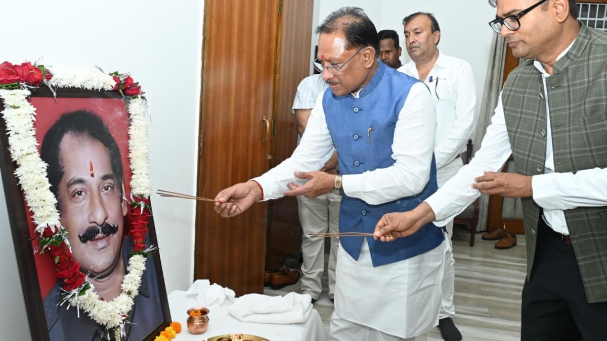 मुख्यमंत्री श्री साय ने स्व. दिलीप सिंह जूदेव की पुण्यतिथि पर दी श्रद्धांजलि
