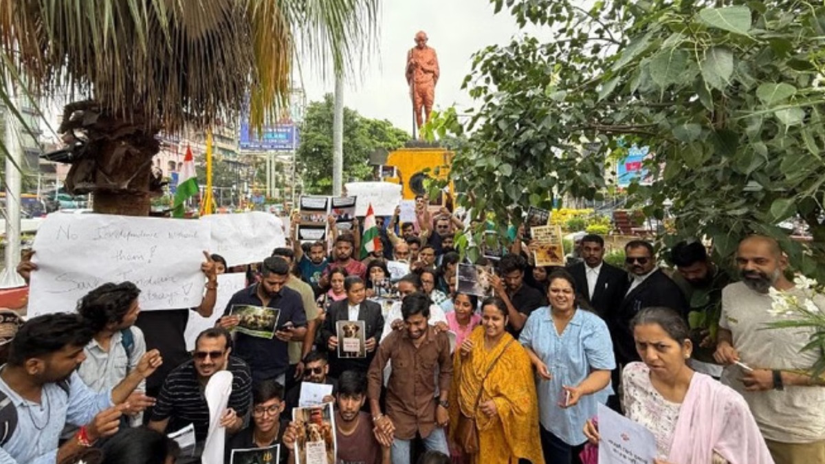 सुप्रीम कोर्ट के आदेश पर लोगों में नाराजगी, इंदौर में सड़कों पर उतरे डॉग लवर्स